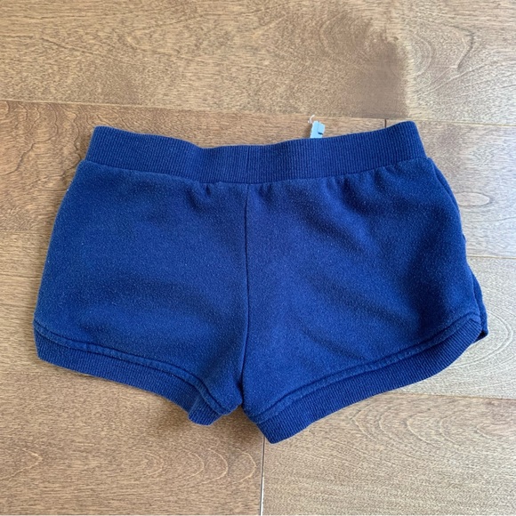 3/$10 OSHKOSH Girls shorts 5T - Picture 4 of 4